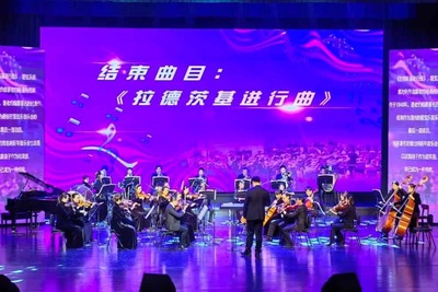 2023高雅藝術(shù)進(jìn)校園 | 青島演藝集團歌舞劇院“指揮帶您聊交響”專場音樂會奏響膠州